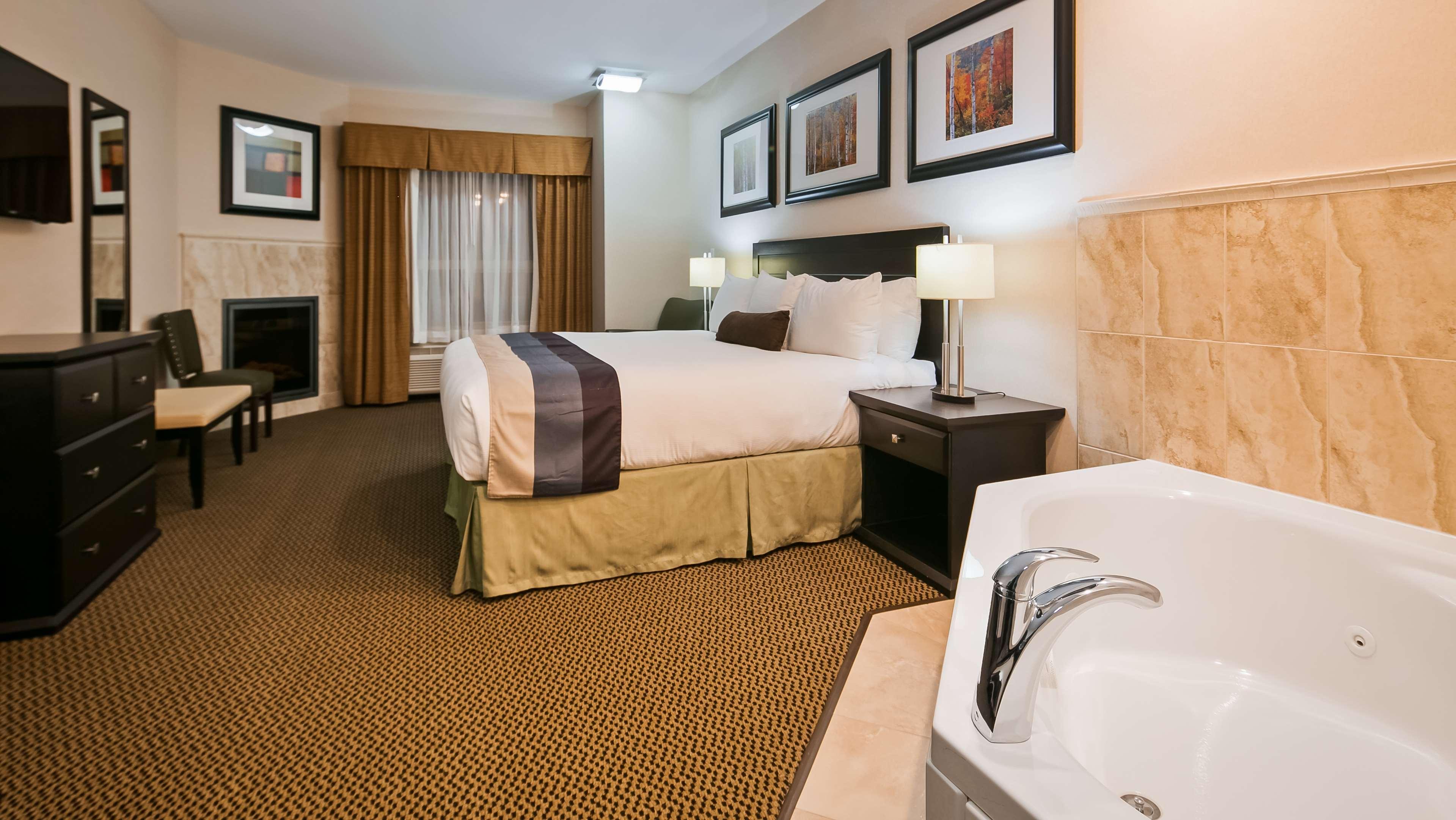 Best Western Wainwright Inn & Suites Екстериор снимка