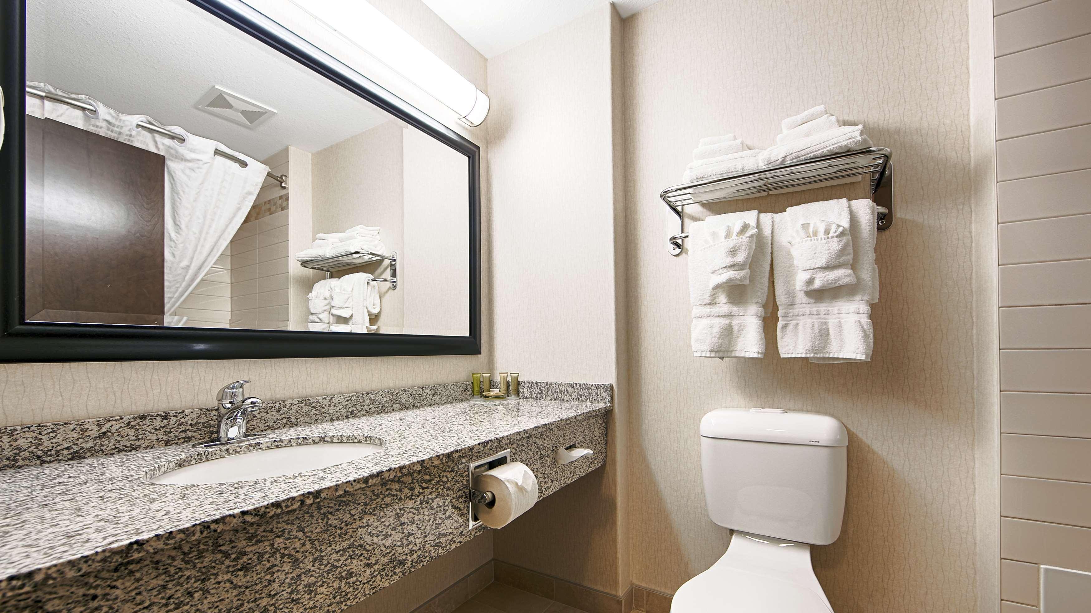 Best Western Wainwright Inn & Suites Екстериор снимка