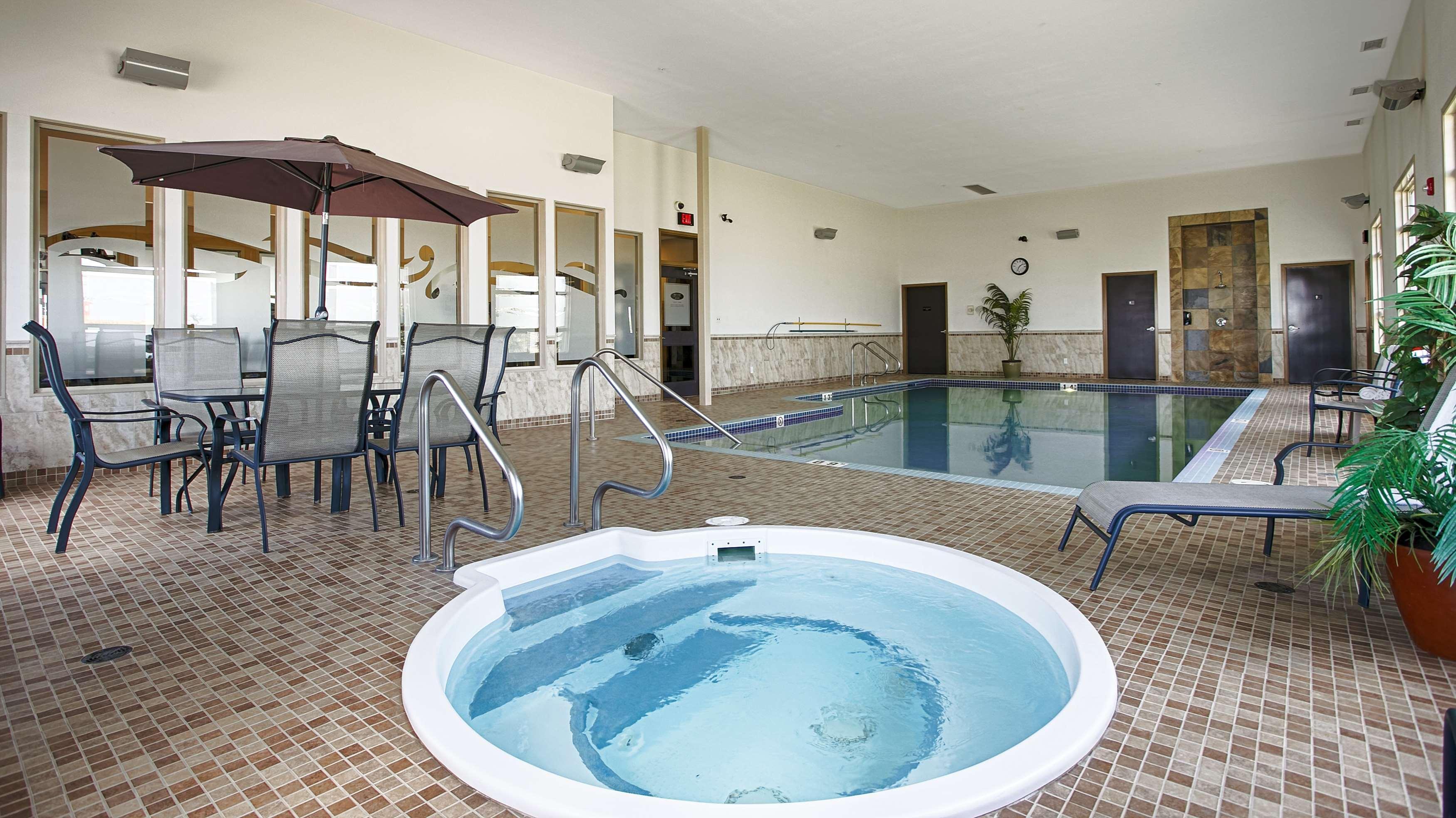 Best Western Wainwright Inn & Suites Екстериор снимка