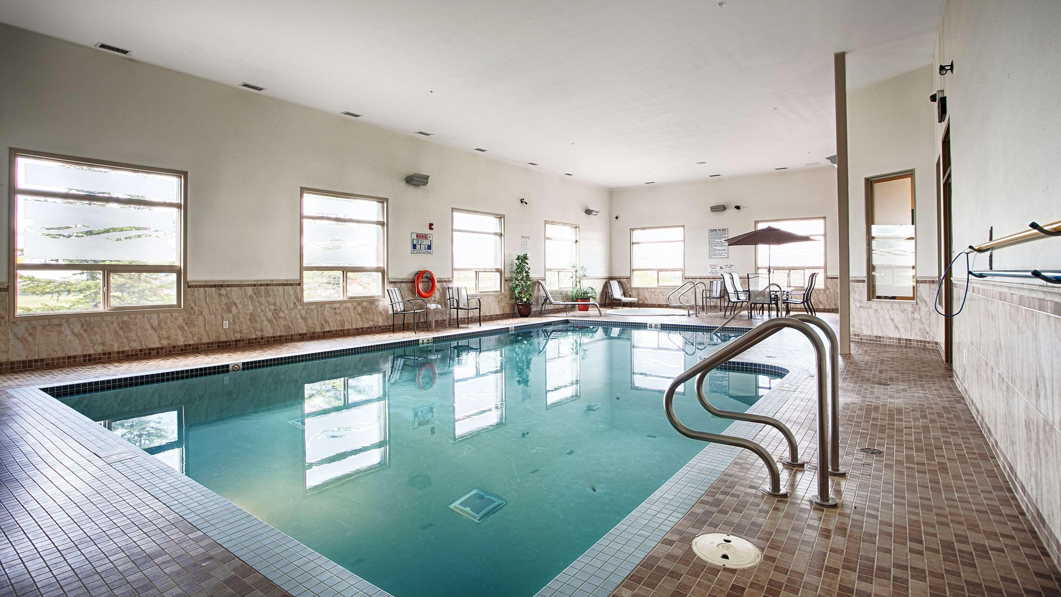 Best Western Wainwright Inn & Suites Екстериор снимка