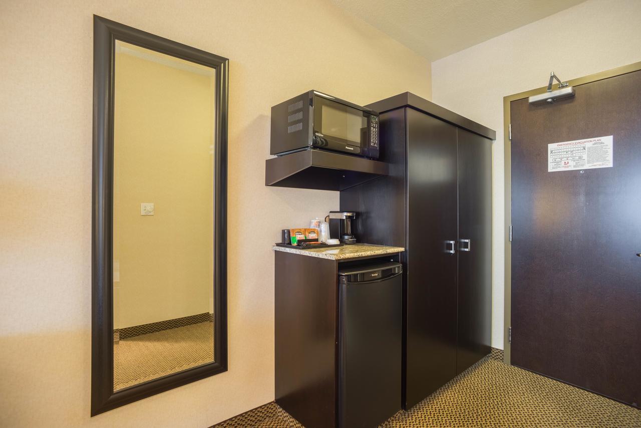 Best Western Wainwright Inn & Suites Екстериор снимка
