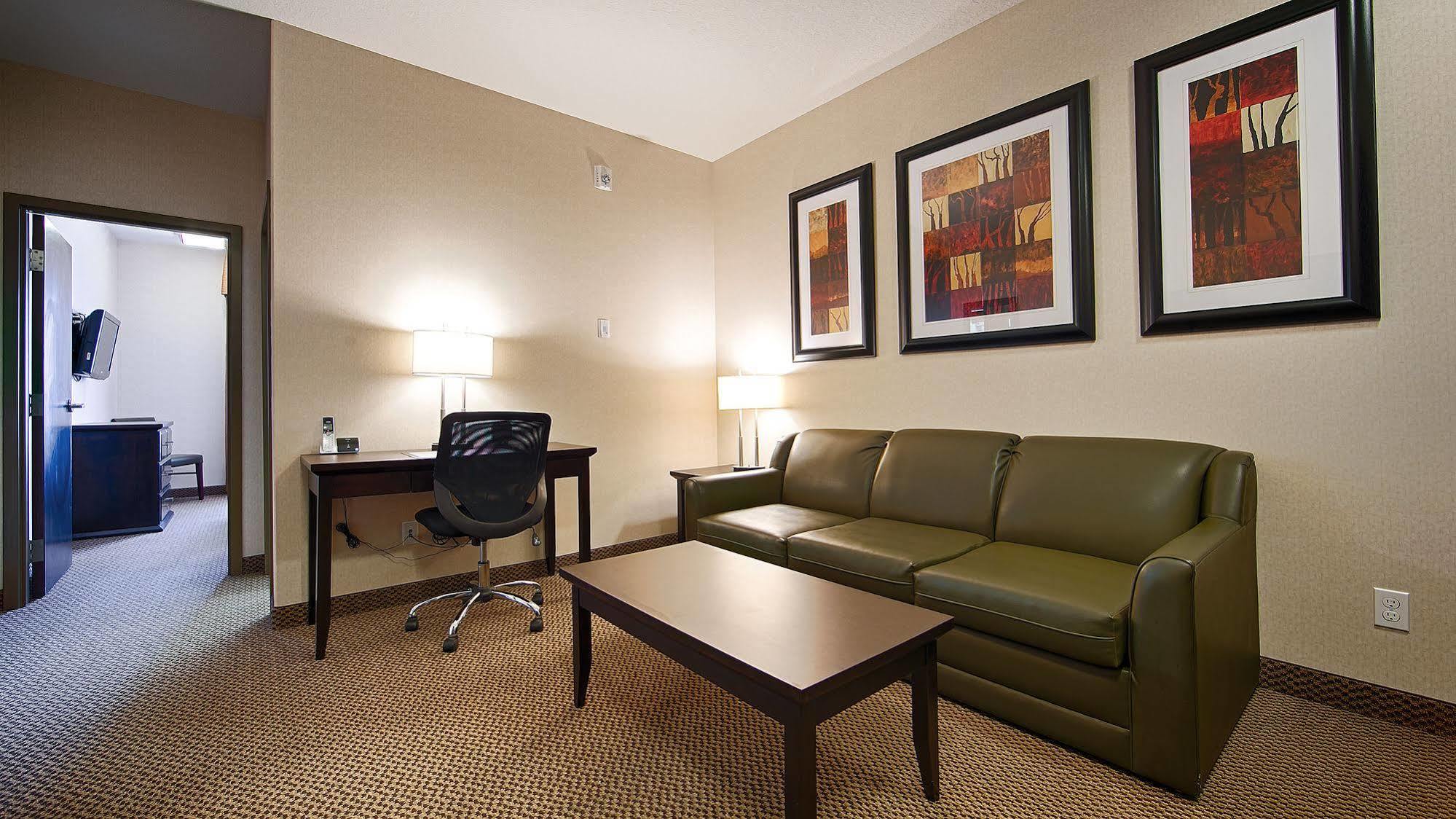 Best Western Wainwright Inn & Suites Екстериор снимка