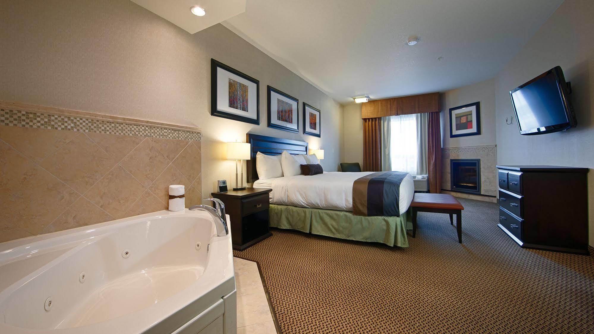 Best Western Wainwright Inn & Suites Екстериор снимка
