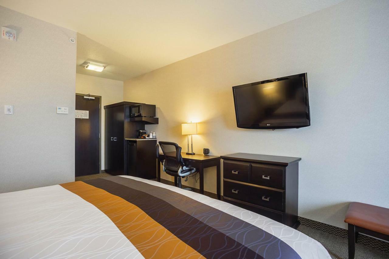 Best Western Wainwright Inn & Suites Екстериор снимка
