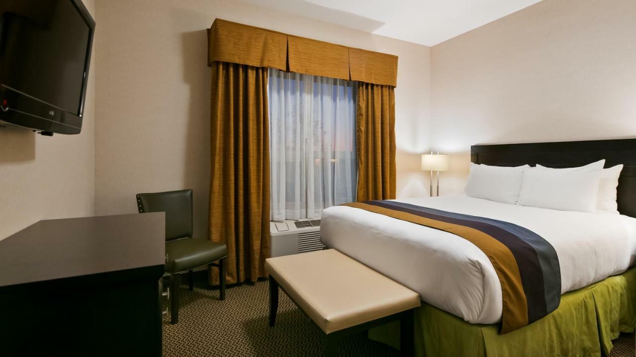 Best Western Wainwright Inn & Suites Екстериор снимка
